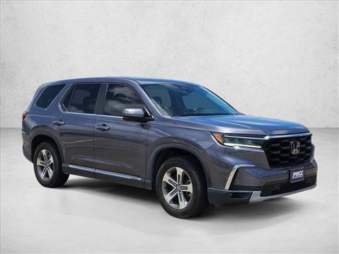 Used 2025 Honda Pilot EX-L image 3