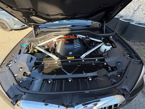 Used 2021 BMW X5 xDrive45e w/ Parking Assistance Package image 25