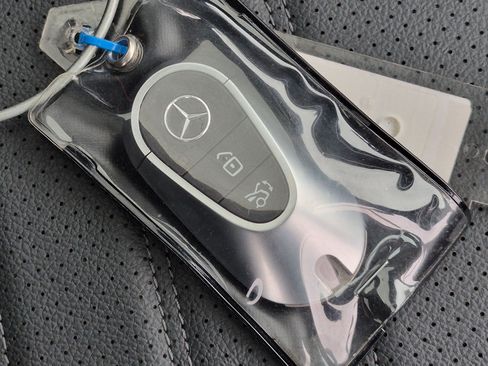 Certified 2025 Mercedes-Benz GLC 300 4MATIC image 36