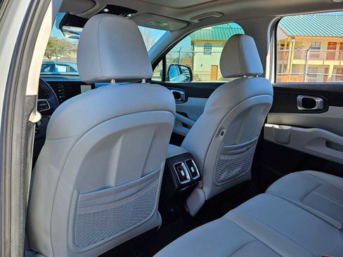 Certified 2025 Kia Sorento S w/ Panoramic Sunroof Package image 16