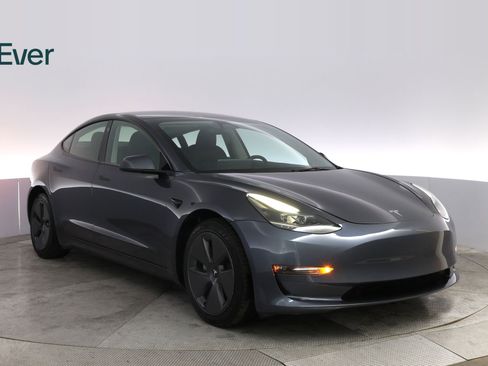 Used 2023 Tesla Model 3 Standard Range image 13
