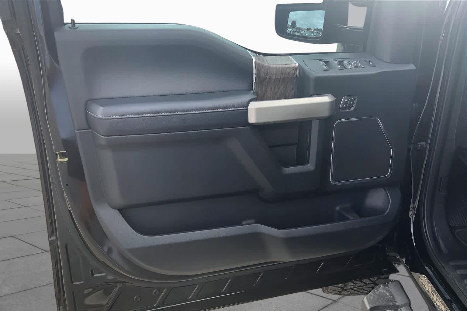 Used 2019 Ford F350 Lariat w/ Lariat Ultimate Package AWD/4WD image 22