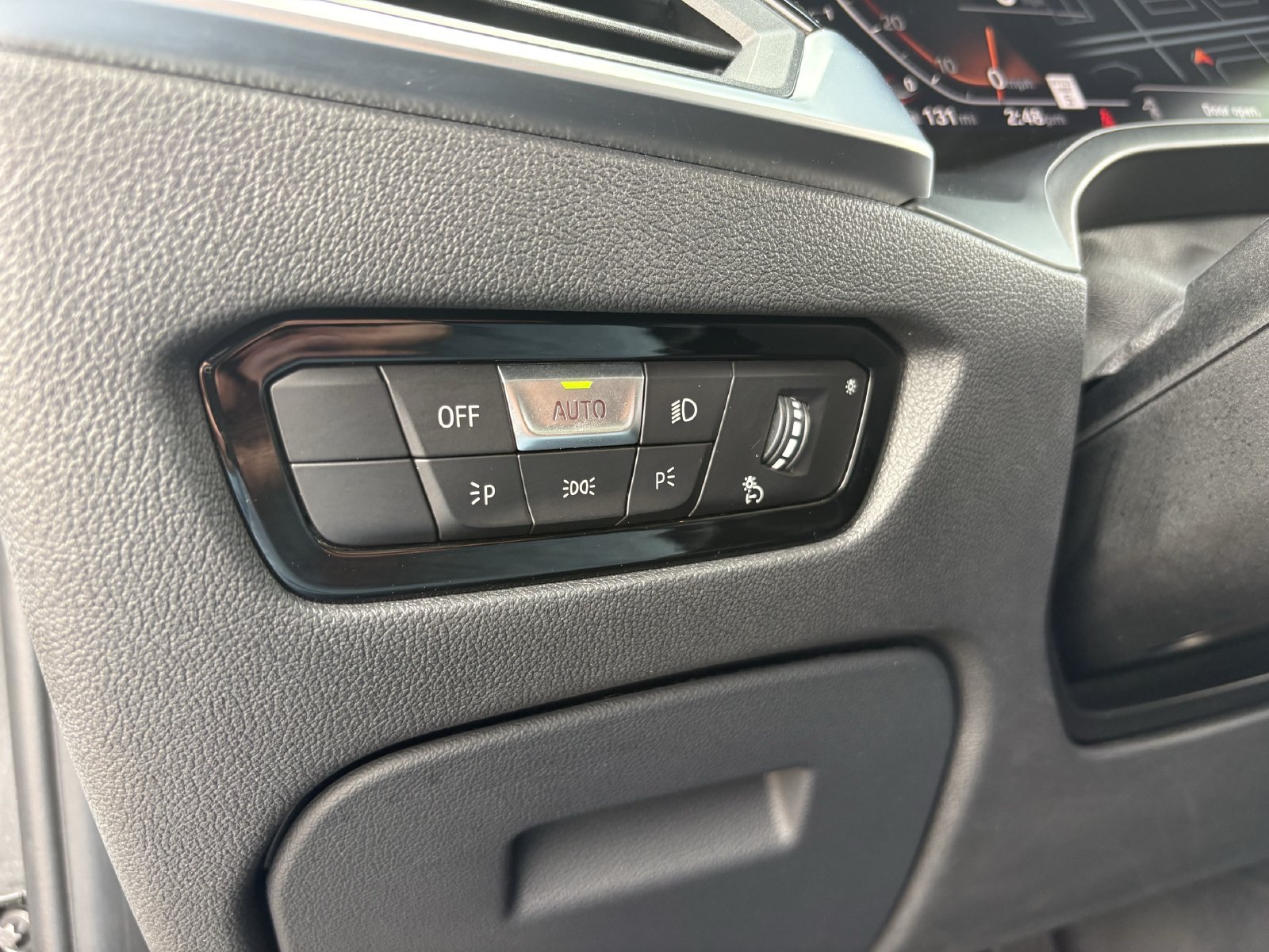 Used 2019 BMW 330i Sedan w/ Driving Assistance Package RWD image 41