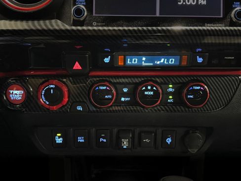 Used 2021 Toyota Tacoma TRD Off-Road w/ Technology Package image 8