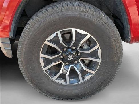 Used 2022 Toyota Tacoma TRD Sport w/ TRD Premium Sport Package AWD/4WD image 5