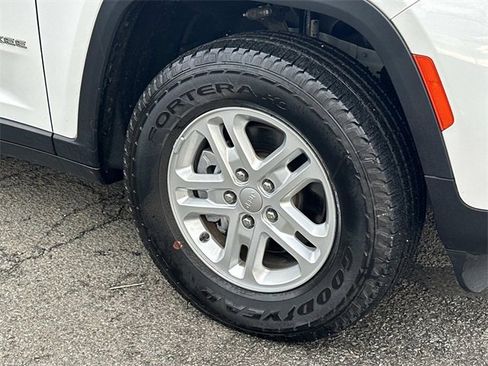 Certified 2023 Jeep Grand Cherokee Laredo w/ Luxury Tech Group I image 7