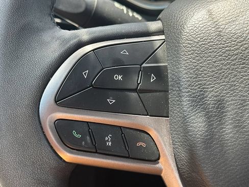 Used 2021 Jeep Cherokee Latitude Lux w/ Comfort/Convenience Group AWD/4WD image 25