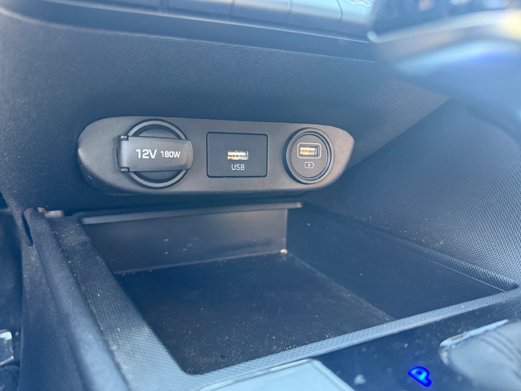 Used 2022 Hyundai Elantra SEL w/ Preferred Accessory Package FWD image 26