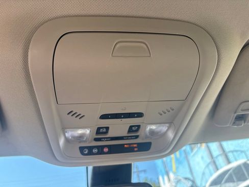 Used 2018 Buick Enclave Premium w/ Experience Buick Package FWD image 16