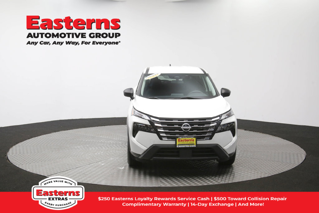 Used 2024 Nissan Rogue S AWD/4WD image 17