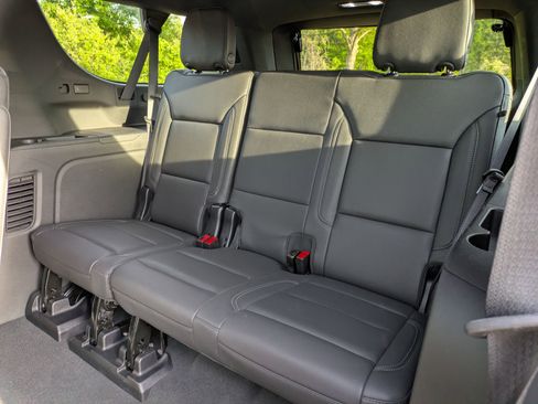 Used 2023 Chevrolet Suburban Z71 w/ Off-Road Capability Package image 30