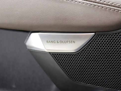 Used 2023 Audi e-tron GT Prestige image 35