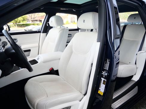 Used 2017 Rolls-Royce Ghost image 25