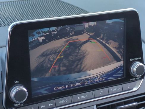 Used 2024 Nissan Altima 2.5 SV FWD image 14
