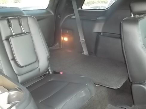 Used 2018 Ford Explorer XLT w/ Equipment Group 202A AWD/4WD image 13