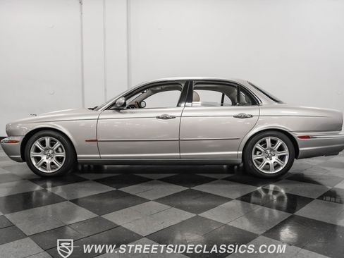 Used 2004 Jaguar XJ8 image 2