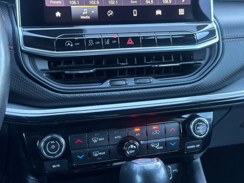 Used 2022 Jeep Compass Trailhawk w/ Trailhawk Convenience Group image 17