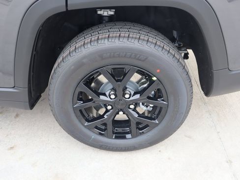 New 2025 Jeep Grand Cherokee L Altitude image 19