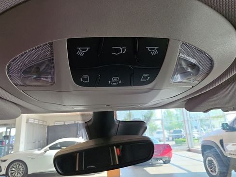 Used 2024 Chrysler Pacifica Touring-L FWD image 26