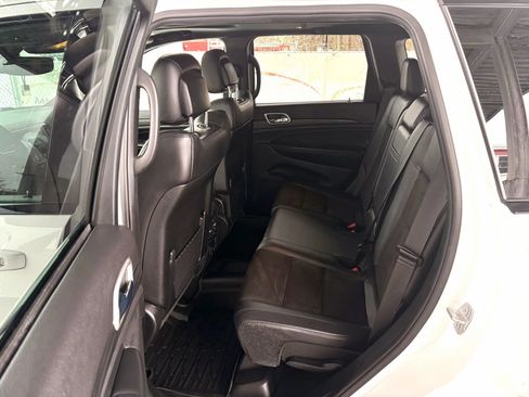 Used 2019 Jeep Grand Cherokee Altitude image 16