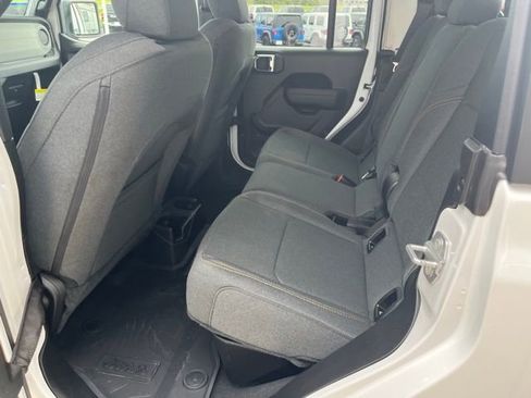 New 2025 Jeep Gladiator Sport image 22