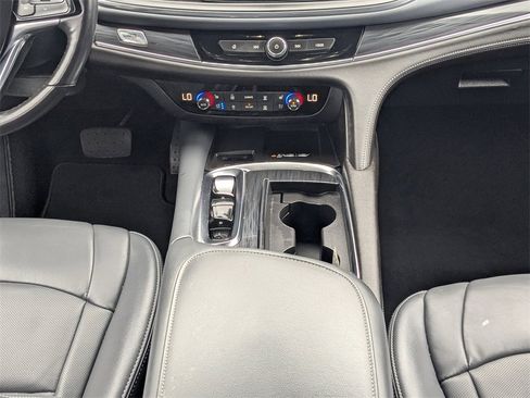 Used 2024 Buick Enclave Premium image 17