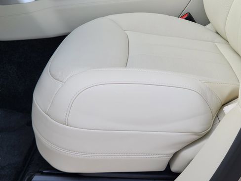 New 2026 Land Rover Range Rover Long Wheelbase SE image 23