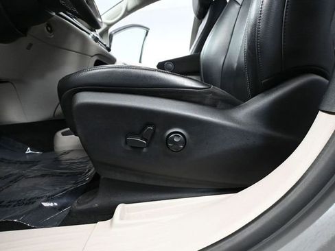 Used 2022 Chrysler Pacifica Touring-L image 22