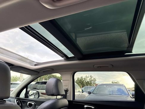 Used 2022 Kia Sorento S w/ Panoramic Sunroof Package FWD image 16