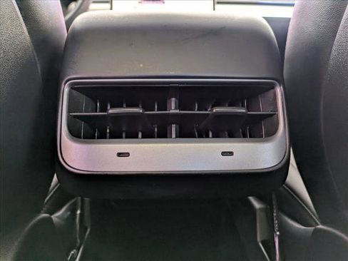 Used 2022 Tesla Model Y Long Range AWD/4WD image 17