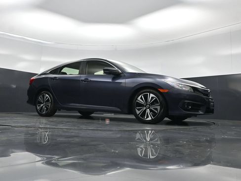 Used 2018 Honda Civic EX-T image 3