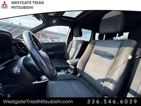 Used 2018 Mitsubishi Outlander LE AWD/4WD image 7
