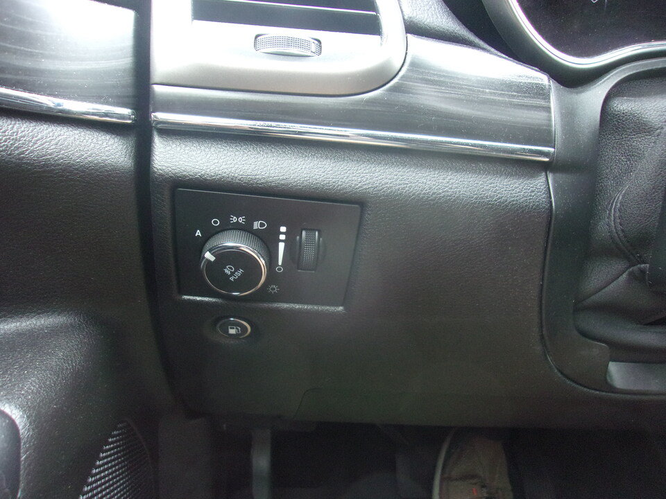 Used 2020 Jeep Grand Cherokee Limited AWD/4WD image 24