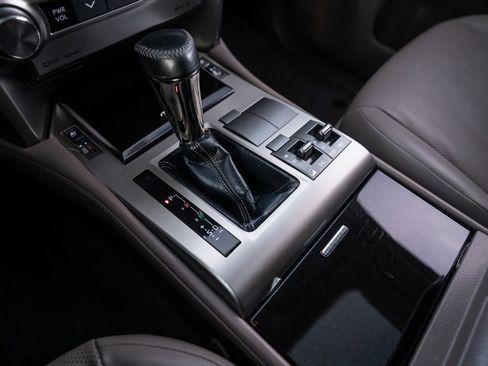 Used 2018 Lexus GX 460 image 27