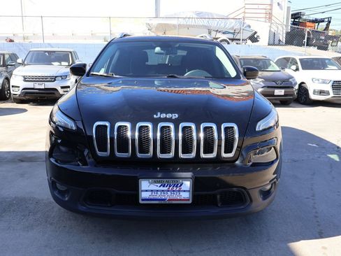 Used 2018 Jeep Cherokee Latitude image 2