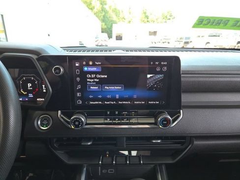 Used 2024 Chevrolet Colorado Trail Boss w/ Technology Package AWD/4WD image 60