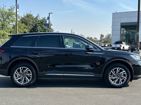 Used 2025 Lincoln Corsair FWD w/ Equipment Group 101A image 9