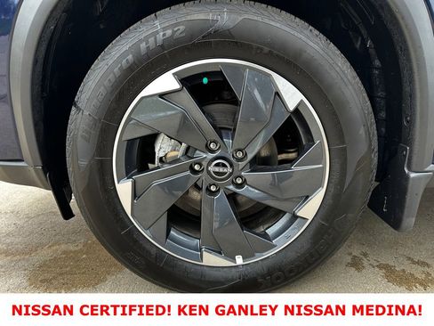 Certified 2026 Nissan Rogue SV AWD/4WD image 18