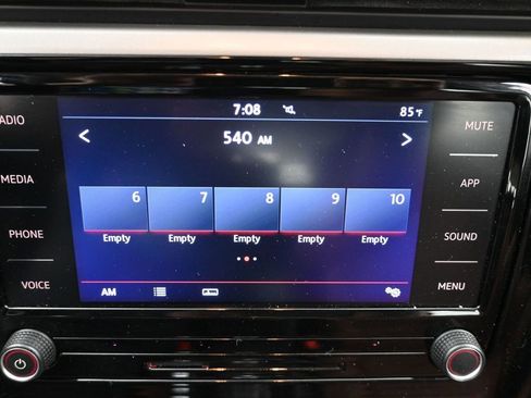 Used 2022 Volkswagen Passat 2.0T SE image 18