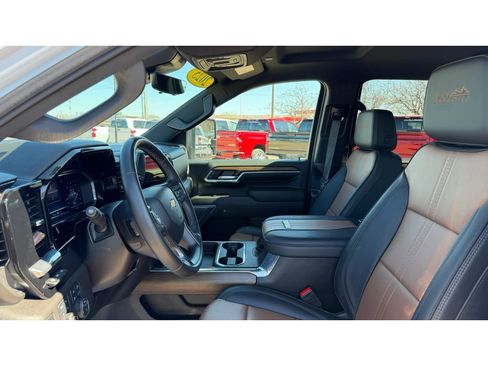 Certified 2025 Chevrolet Silverado 3500 High Country w/ Technology Package image 10