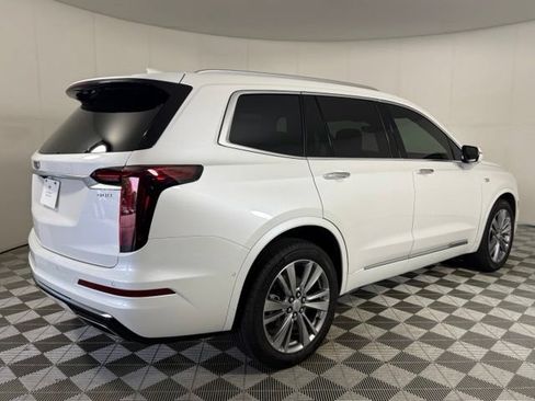 Used 2023 Cadillac XT6 Premium Luxury w/ Technology Package FWD image 4