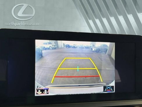 Certified 2022 Lexus GX 460 Premium w/ Premium Plus Package AWD/4WD image 18