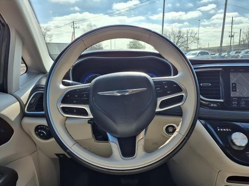 Used 2020 Chrysler Pacifica Limited image 13