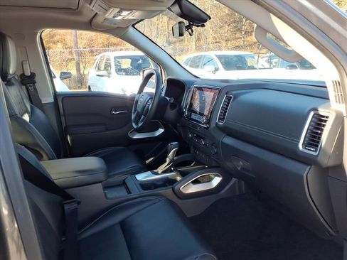 Used 2024 Nissan Frontier SL w/ Technology Package image 17