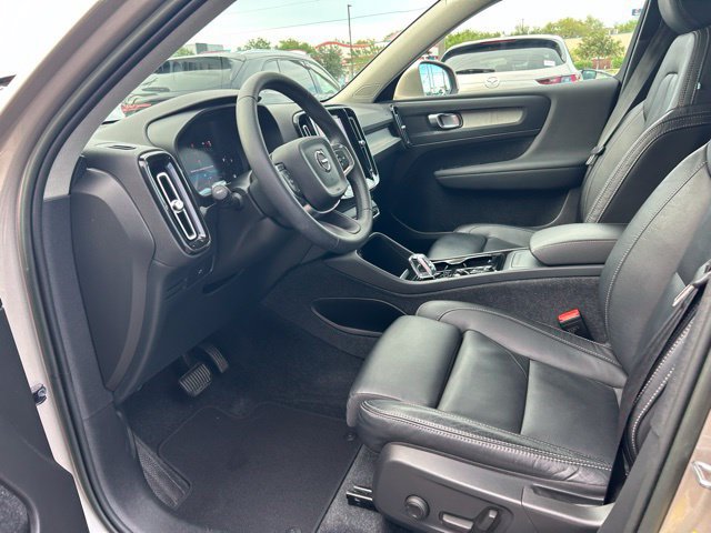 Used 2023 Volvo XC40 B5 Plus w/ Driver Assist Package AWD/4WD image 25