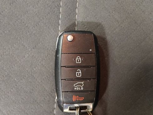 Used 2019 Kia Sorento LX image 32