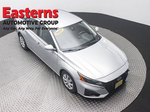 Used 2023 Nissan Altima 2.5 S FWD image 3