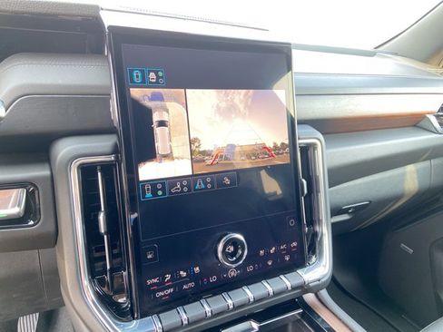 Used 2025 GMC Yukon Denali RWD image 36