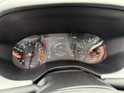 Used 2023 Jeep Compass Limited image 11