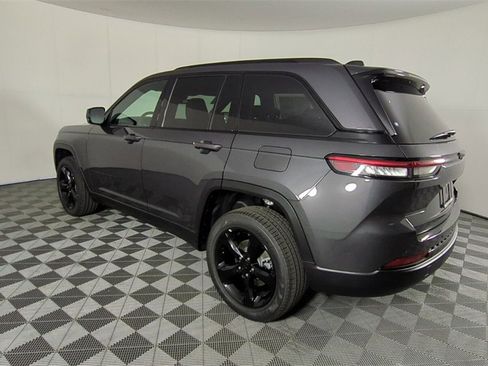 New 2025 Jeep Grand Cherokee Limited w/ Black Appearance Package image 6